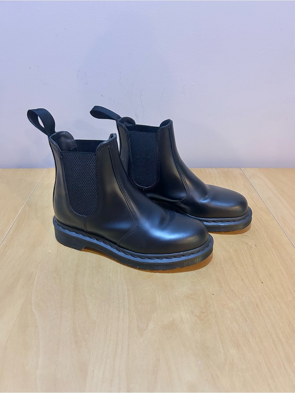 NWOT Dr. Marten Black Leather 2976 Mono Chelsea Boot, Sz US Men 7, Women 8.5